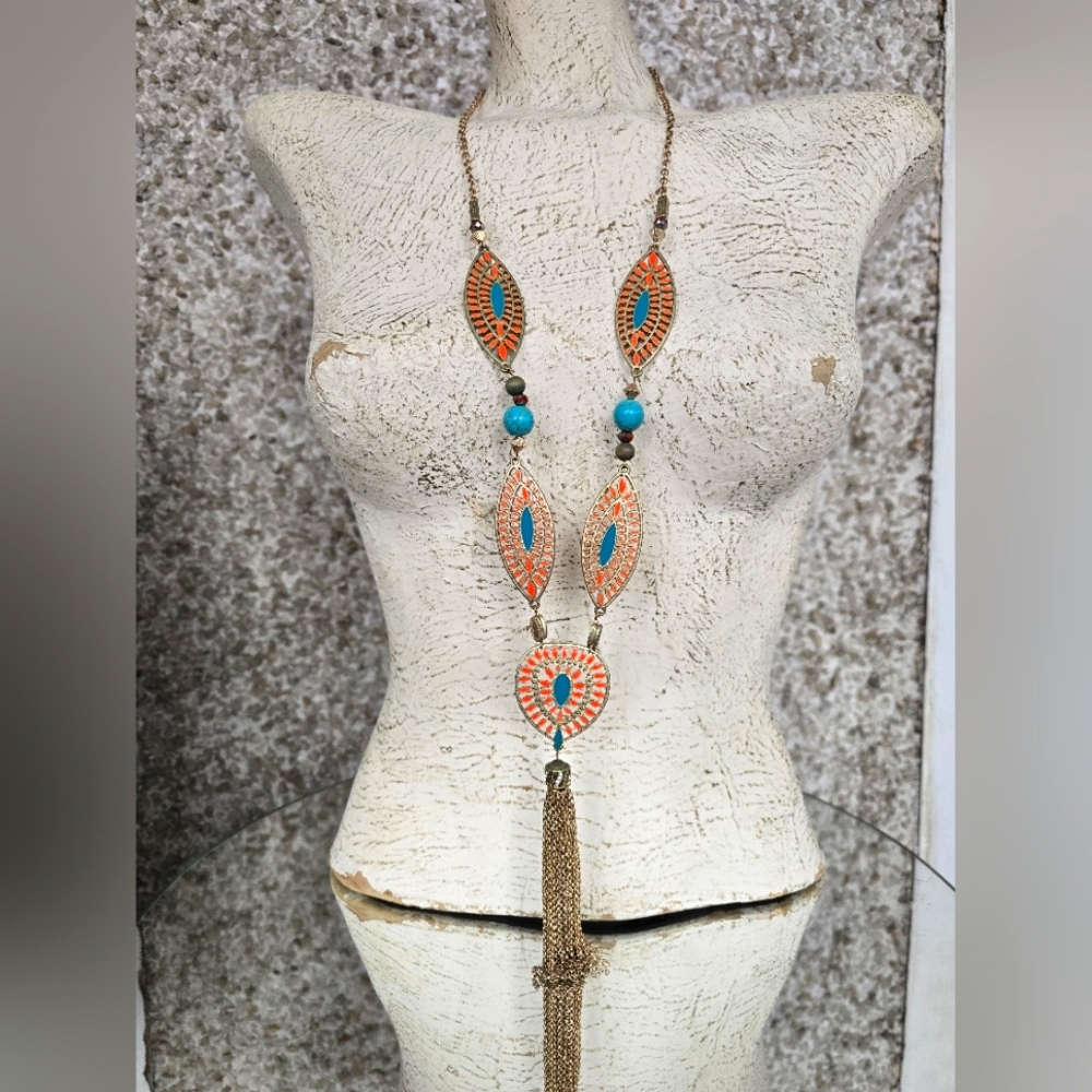 Vintage Charming Charlie gold-tone stylish tassel necklace